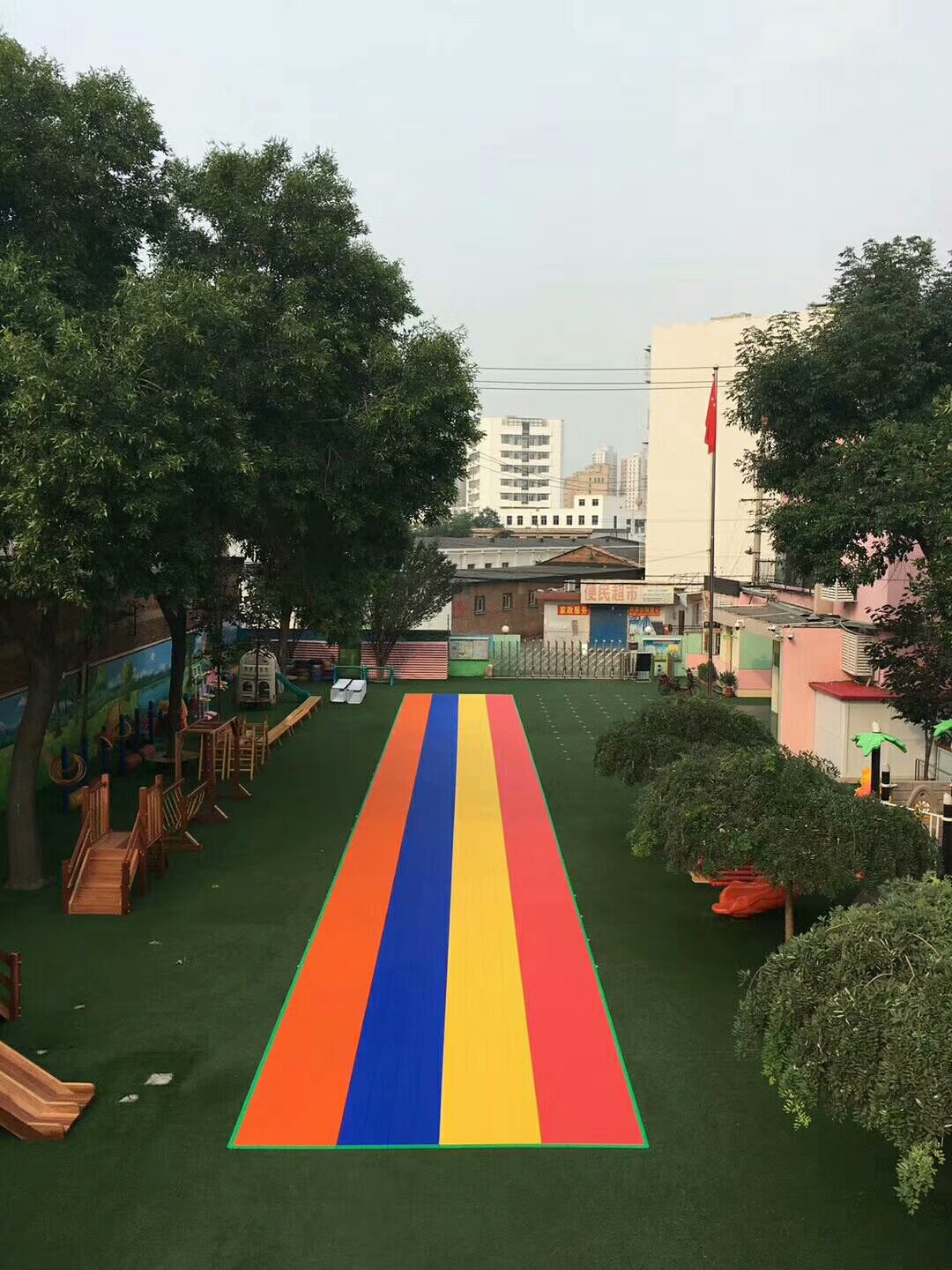 仲達地板【定】天津，與草坪合體？